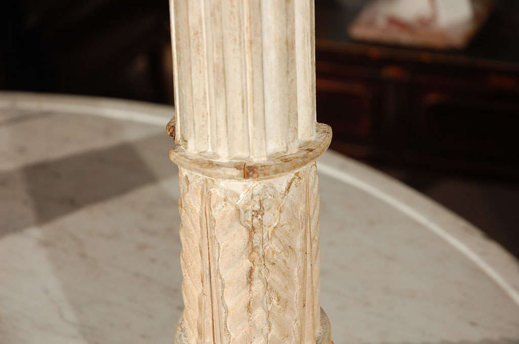 Painted Acanthus Leaf-Carved and Fluted Column Lamp from 19th Century France 3