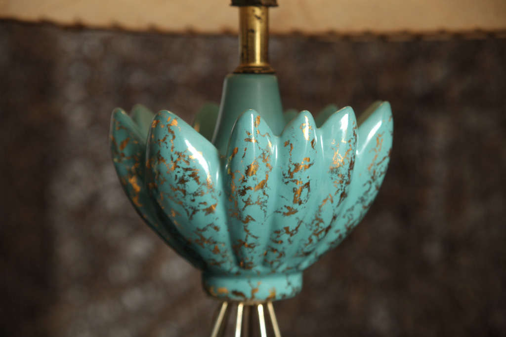 Pair of Atomic 1950s Porcelain Turquoise and Gold Lotus Shaped Table Lamps In Good Condition In Miami, FL