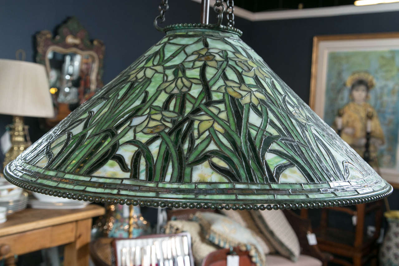 Tiffany Leaded Daffodil Lamp Hanging Fixture In Excellent Condition For Sale In Stamford, CT