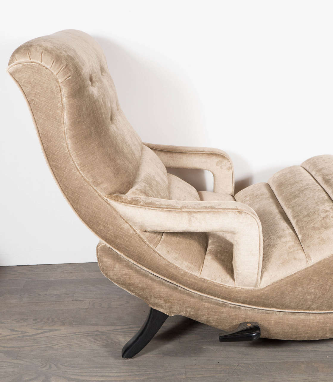 Sophisticated  Mid-Century Modernist Adjustable Chaise 1