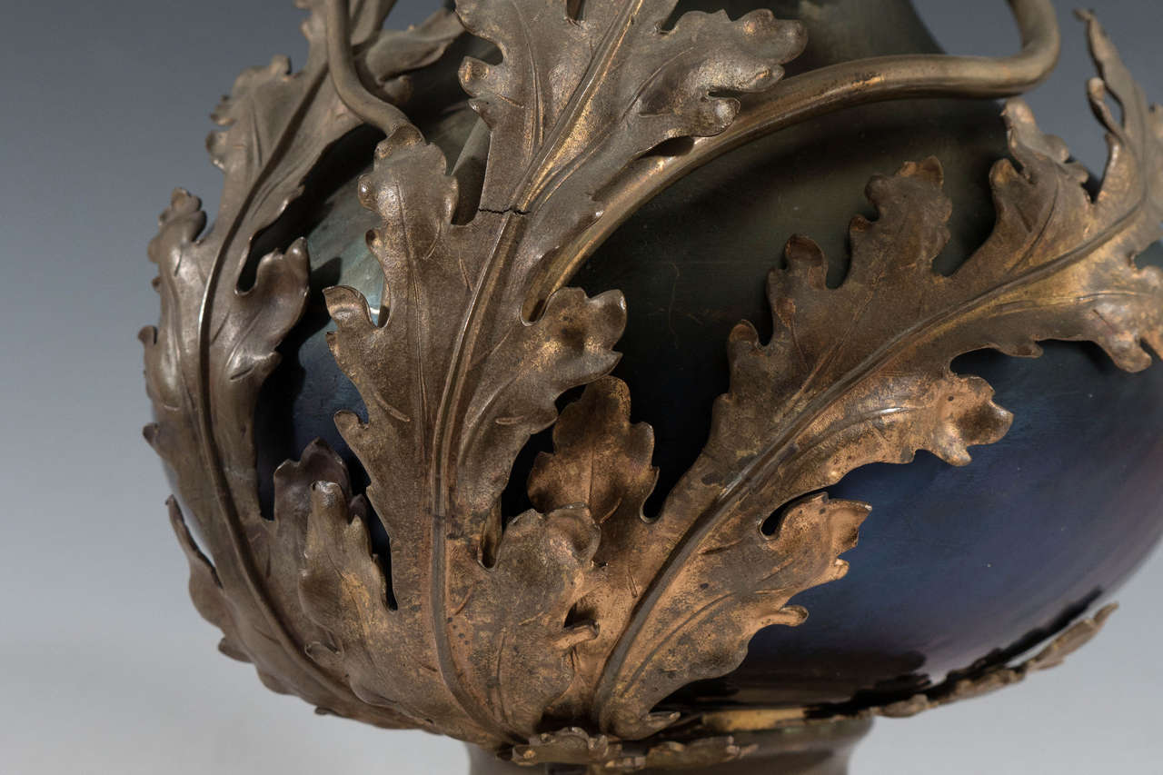  Amazing Bronze Austrian Art Nouveau Vase Form Lamp with Lily Light Shades For Sale 1
