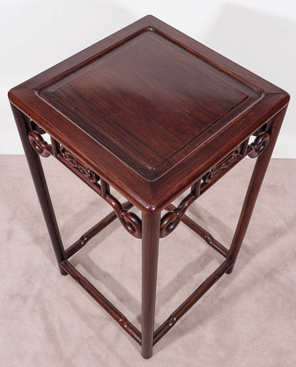 Pair of Midcentury Maitland-Smith Oriental Plant Stands in Mahogany In Good Condition In Astoria, NY