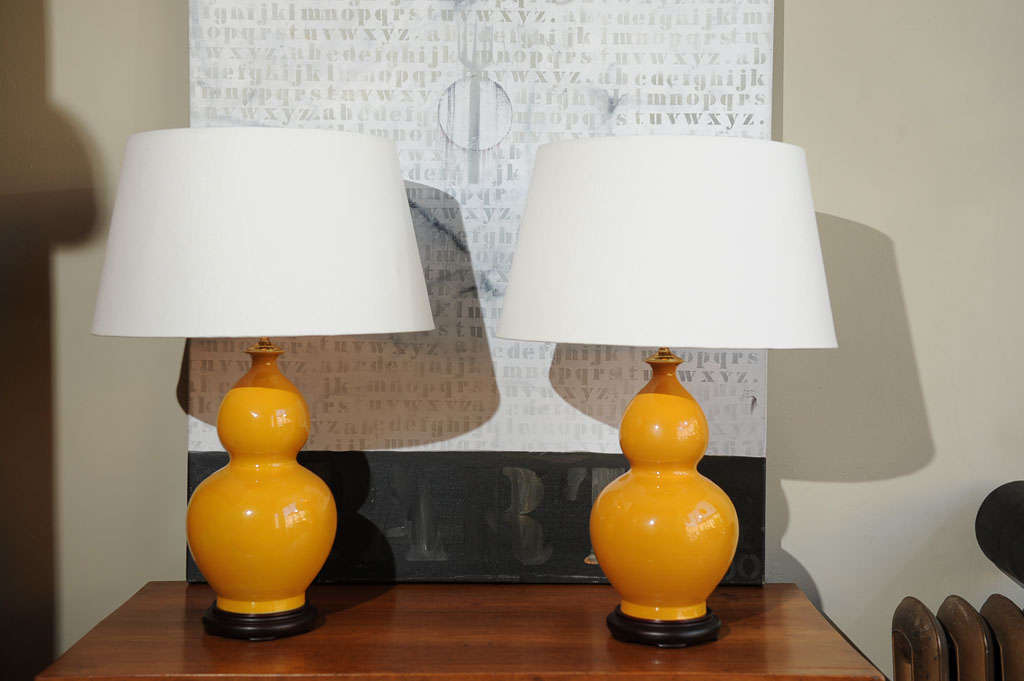 Pair of Golden Yellow Ceramic Lamps In Excellent Condition For Sale In San Francisco, CA
