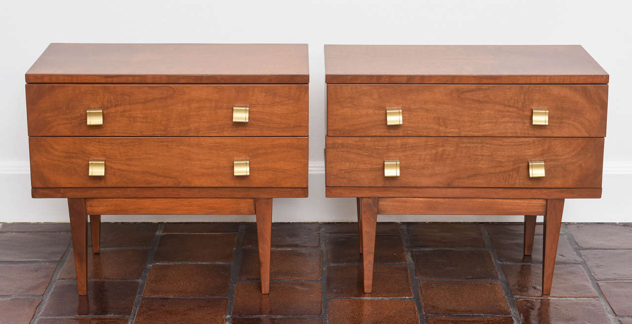 Pair of Italian Mid-Century Modern Nightstands / End Tables by Osvaldo Borsani.

Bookmatched Mahogany and Brass Hardware.