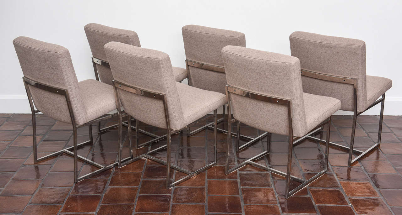 Set of six dining chairs with architectural chrome frames by Milo Baughman for Thayer Coggin, American, 1960s.
New foam, polished chrome frame and freshly upholsterer in a soft moire linen fabric by Pierre Frey.
