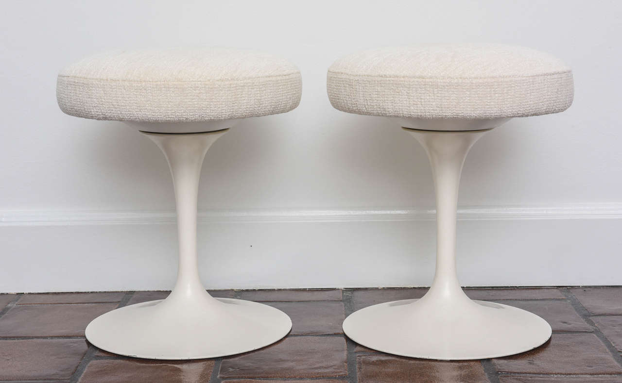 A lovely pair of vintage Tulip stool by Eero Saarinen for Knoll International, USA, circa 1970. 

White metal base with newly upholstered seat in luxe chenille Holly Hunt fabric.

Beautiful patina to the base against pale chenille.