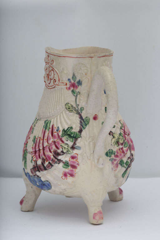 A Rare English Saltglazed Stoneware Pectin Shell Creamer In Excellent Condition For Sale In New York, NY