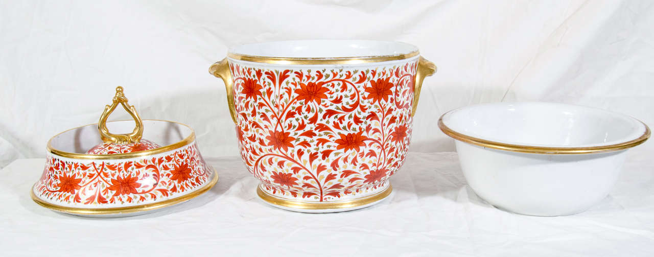 A Single English Porcelain Covered Ice Pail In Excellent Condition In Katonah, NY