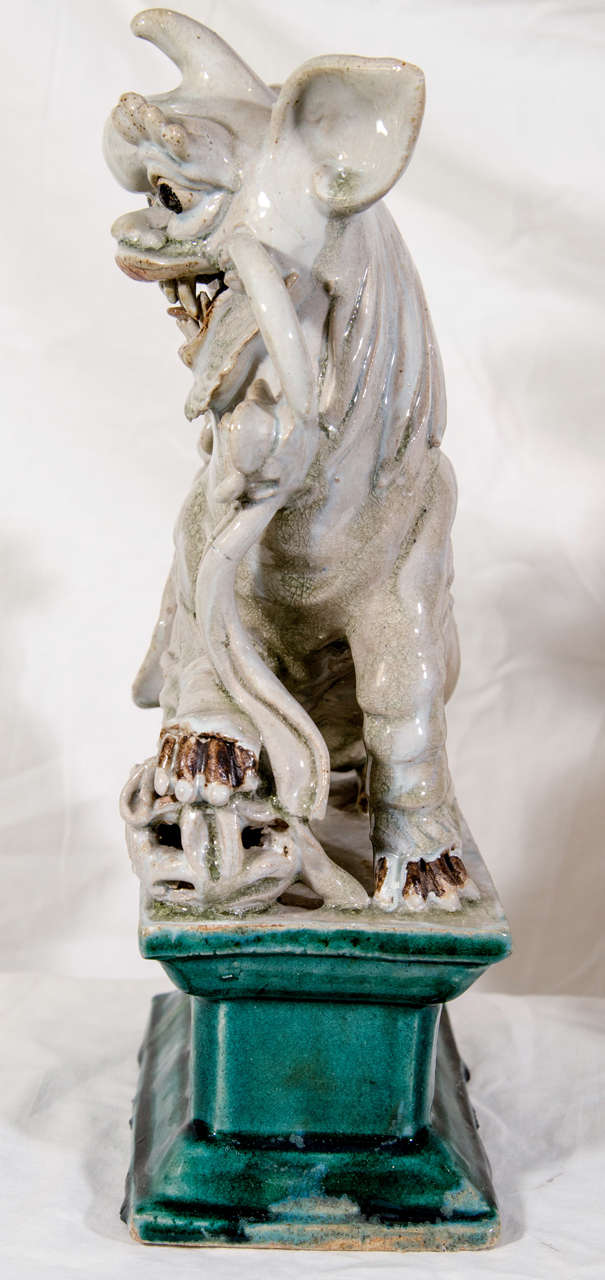 A Pair Of 19th Century Chinese Lions Dogs 4