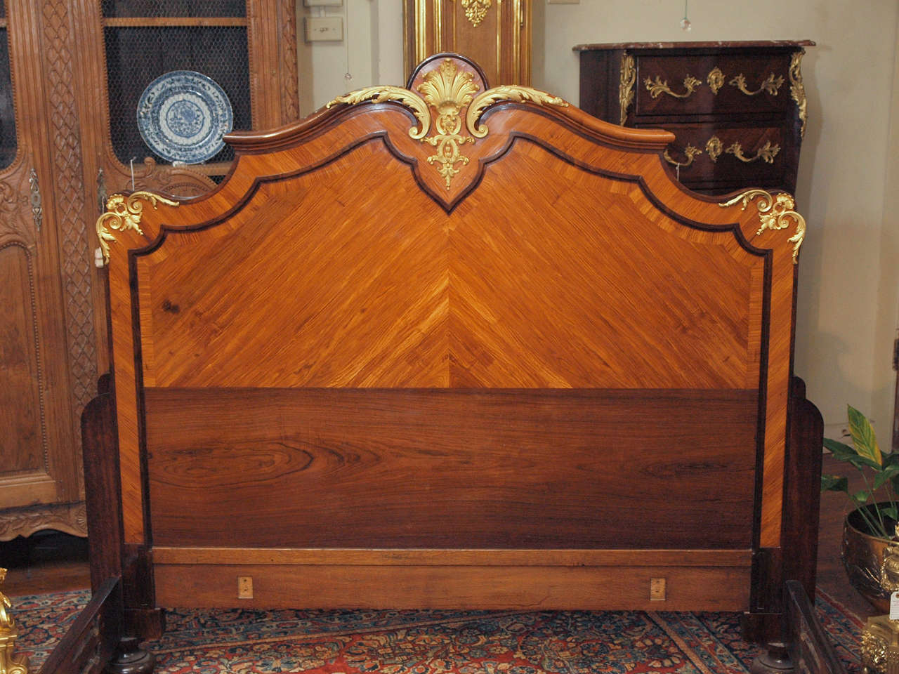 Antique French Superb Quality Kingwood Rosewood Bed circa 1880-1890 In Excellent Condition In New Orleans, LA