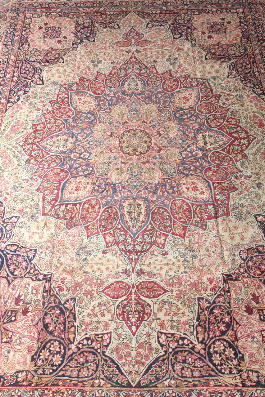 Antiker persischer Mahan-Kermanshah-Teppich aus den 1880er Jahren, 11' x 17' (Persisch) im Angebot