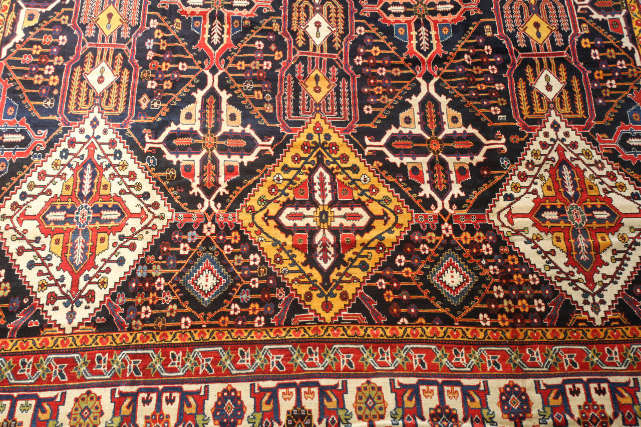Antiker persischer Bakhtiari-Zelesultan-Teppich von Meister Weaver Ardal aus den 1890er Jahren, übergroß (Pflanzlich gefärbt) im Angebot