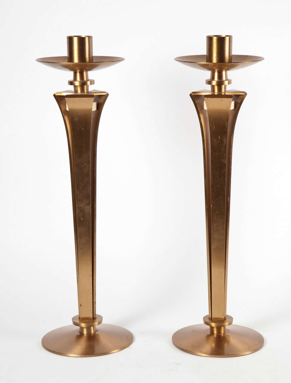 Pair of tall candleholder in bronze with 