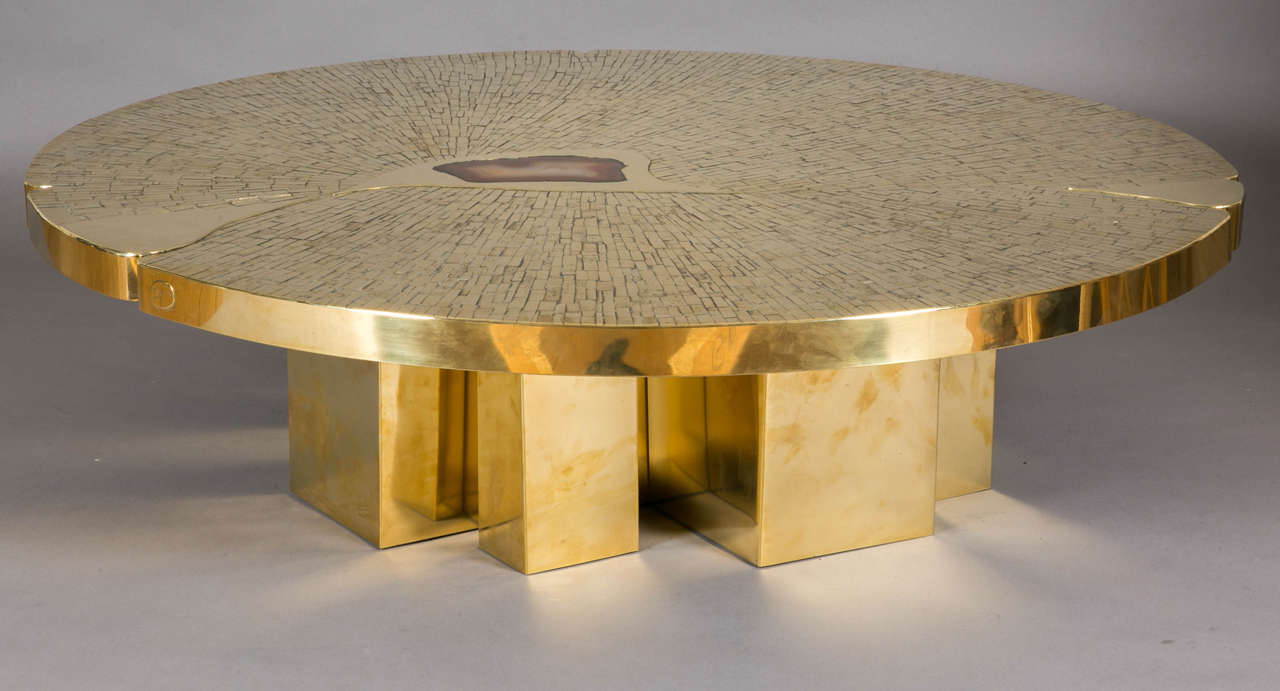 Spectacular circular coffee table, circa 1970, by Jean-Claude Dresse (1946 - ).
Inlaid gilt brass mosaic on wood structure. Agate slice.
Gilt brass architectural base.
Signed.