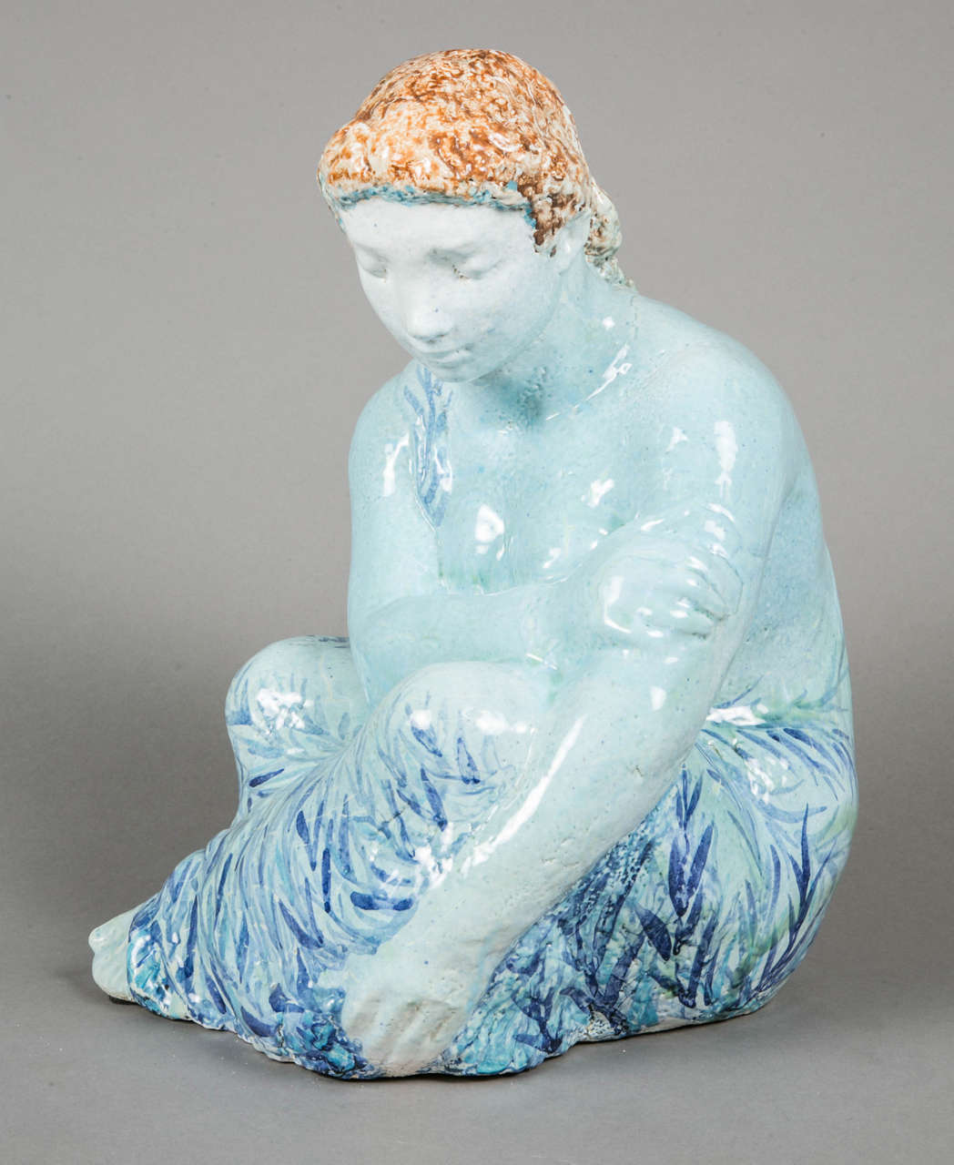 Important blue enameled ceramic sculpted sitting woman by Odette Lepeltier (1914-2006).
Signed. 

After studying painting and sculpture at the Paris Beaux-Arts school and in the Primavera workshop with Colette Gueden, Odette Lepeltier chose to