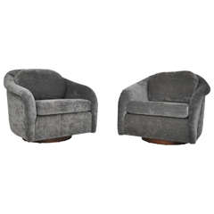 Large Milo Baughman Swivel Chairs, circa 1970s 4