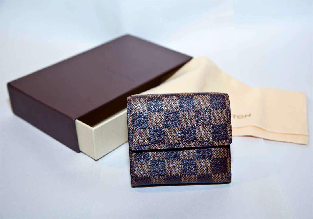 funkyfinders is sharing this gift worthy, mint in box, unisex wallet from the house of louis vuitton. the 'damier ebene' features a signature color-block surround, complimented with 'louis vuitton' subtle-y signed within the print.  it's sleek