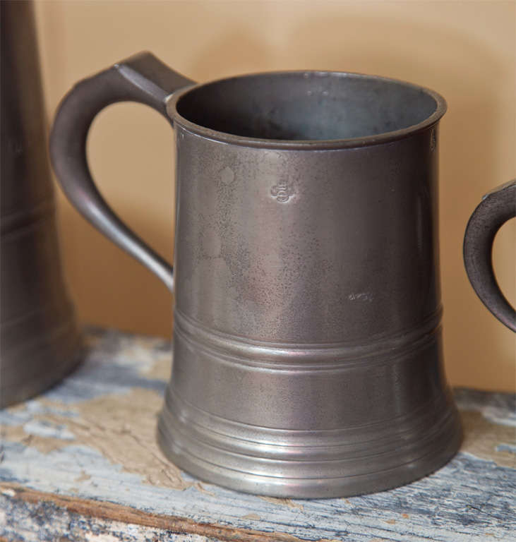 English Set Of Three Graduated Pewter Tankards, James Yates For Sale