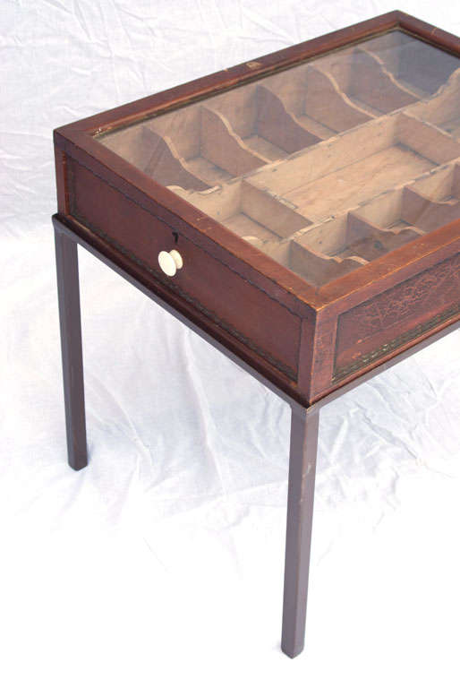 Great display case on frame, Pennsylvania In Excellent Condition For Sale In Clear Spring, MD