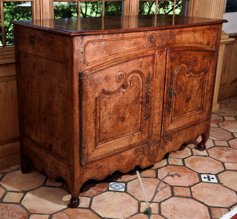 French Buffet in Burled Elm For Sale 4