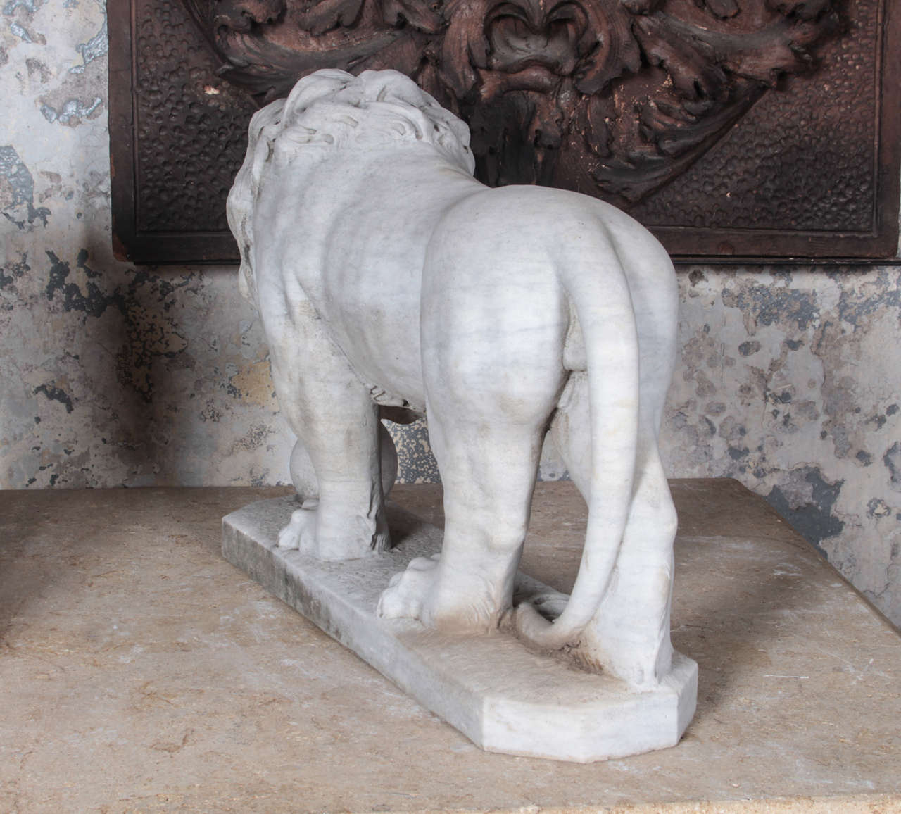 Pair of Italian Marble Lions In Excellent Condition In New York, NY