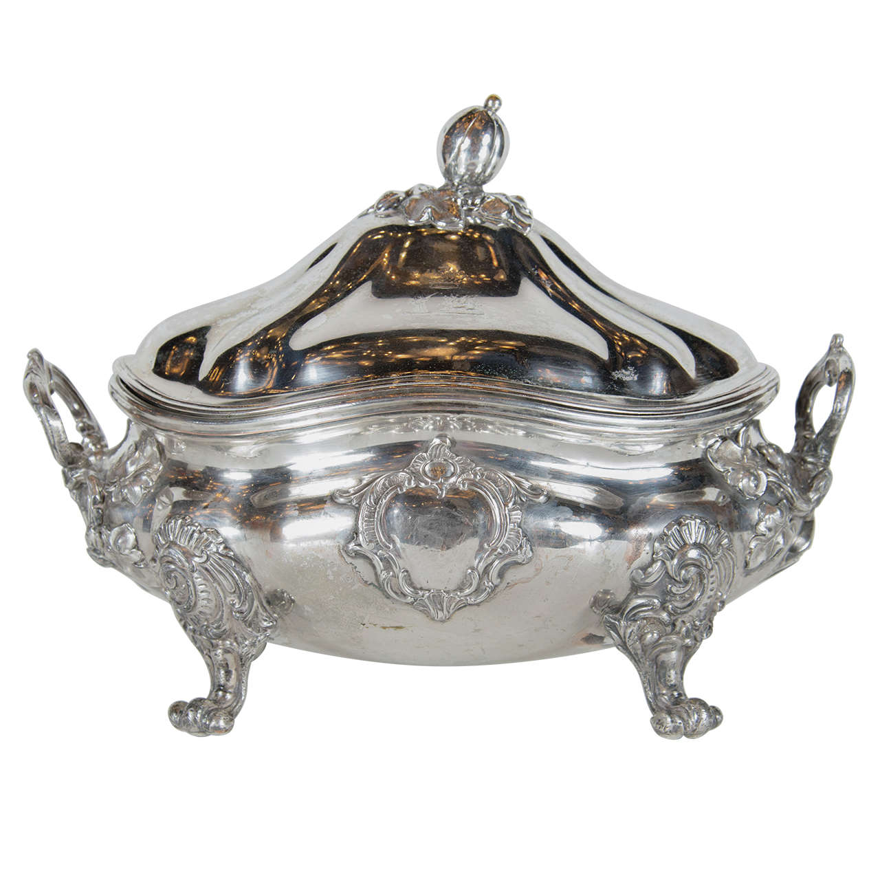 Elegant SilverPlated Tureen with Foliate Decoration For Sale at 1stdibs