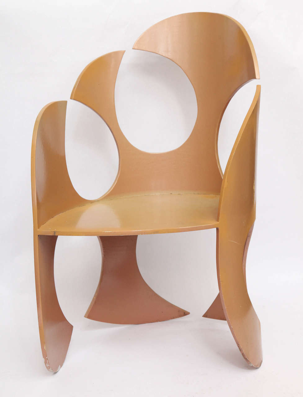 A 1980s sculptural chair crafted of painted metal.