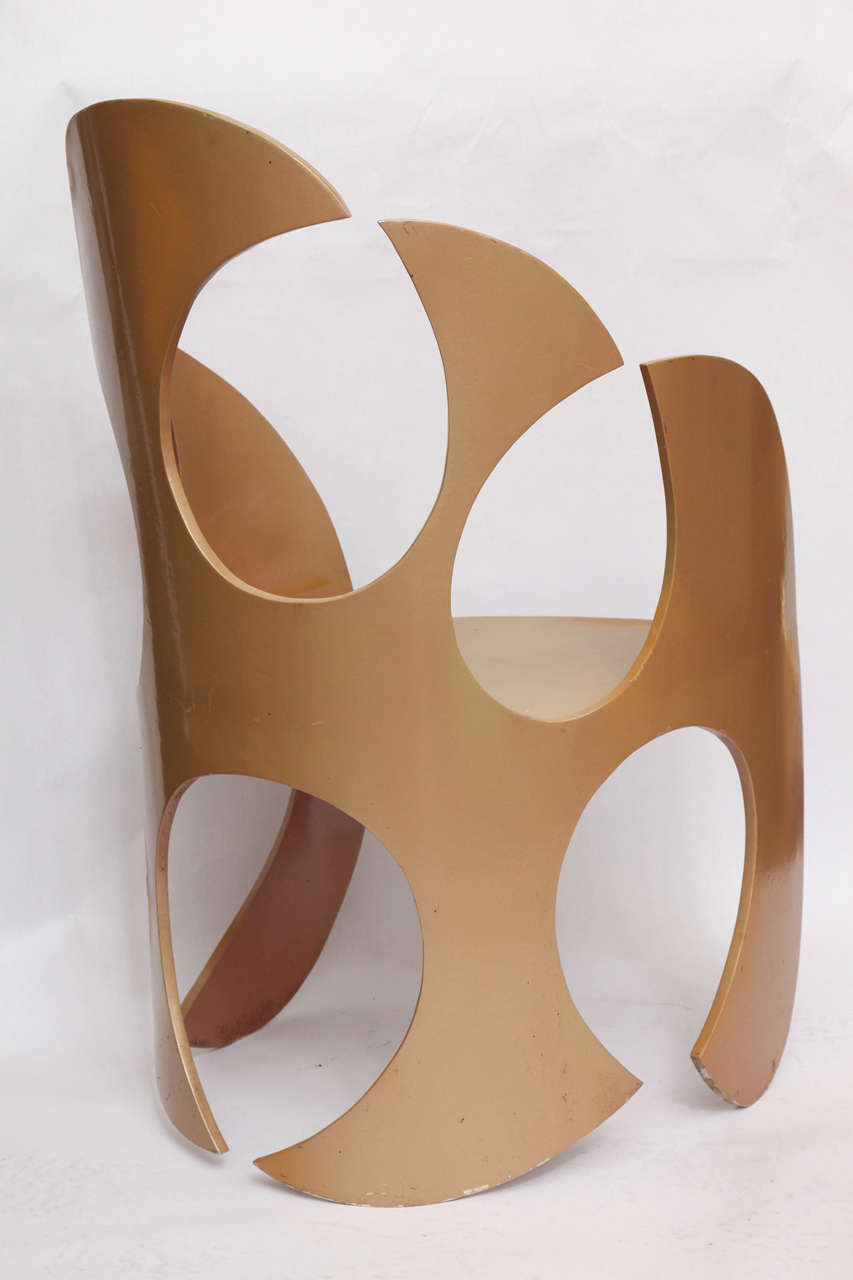 1980s Sculptural Chair Crafted of Painted Metal 3