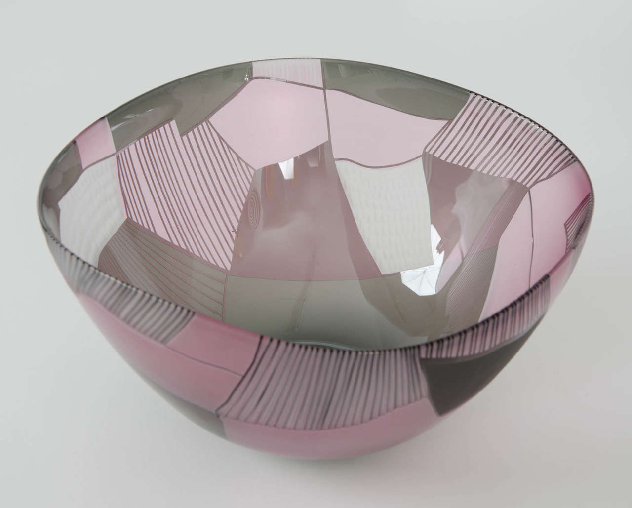 Blown glass centrepiece by Kate Jones. Gillies Jones established their partnership in 1995 with a shared passion to explore blown art glass. Works are created with Stephen Gillies as the glass maker and Kate Jones as the ‘painter’. However rather