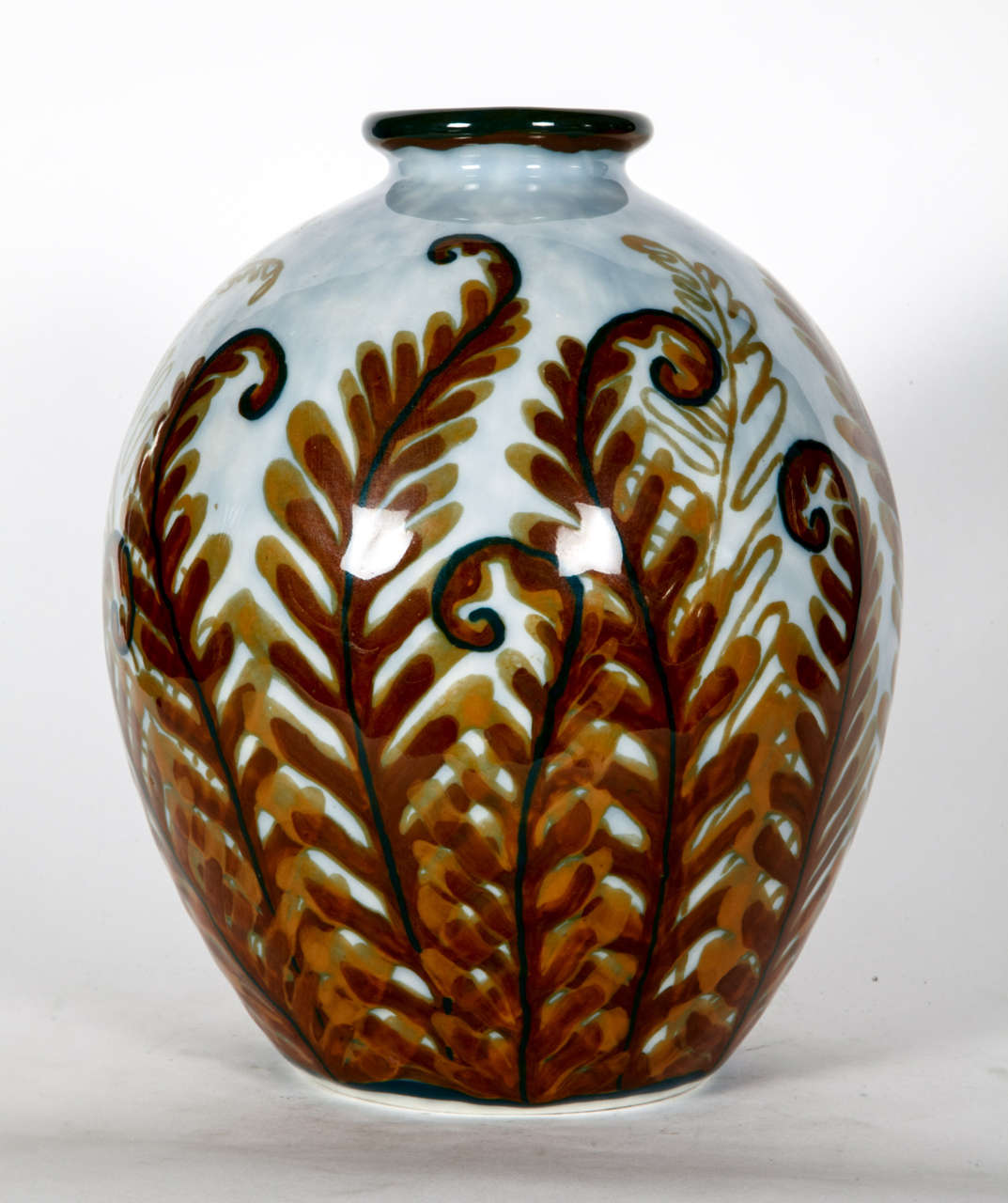 Porcelain 1960's vase in porcelain by Camille Tharaud