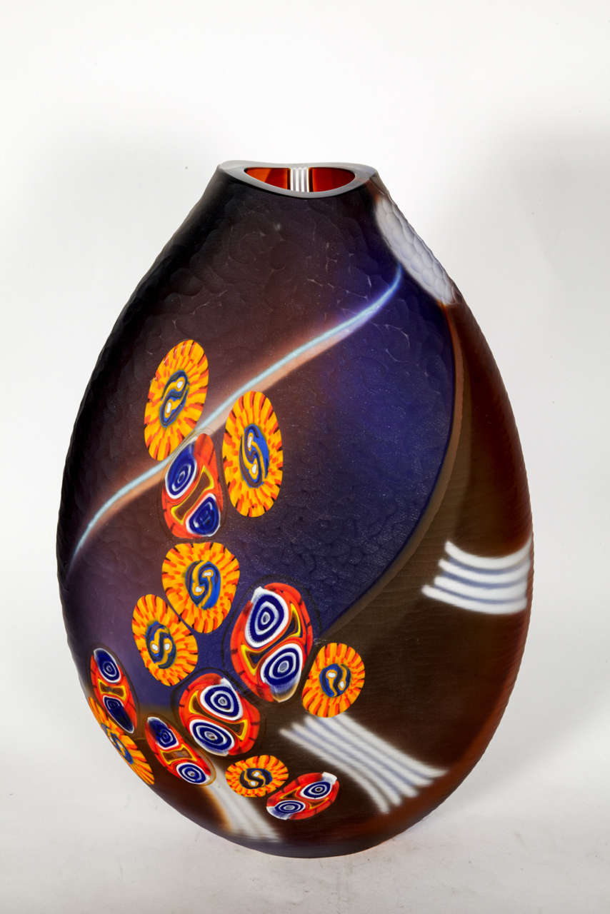 Very nice Murano glass vase with murines inclusions,
circa 2000.