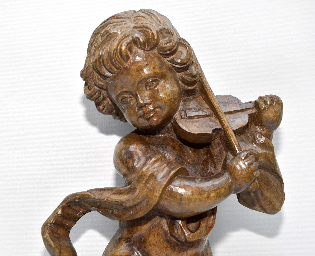 Pair Of Carved Wood Angels In Fair Condition For Sale In Paris, FR