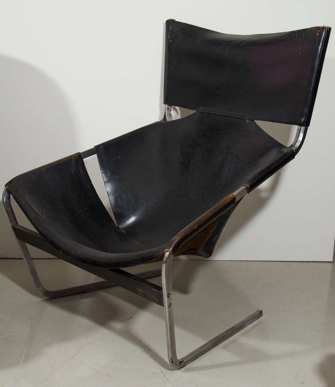Pierre Paulin Leather F44 Lounge Chair In Fair Condition For Sale In New York, NY
