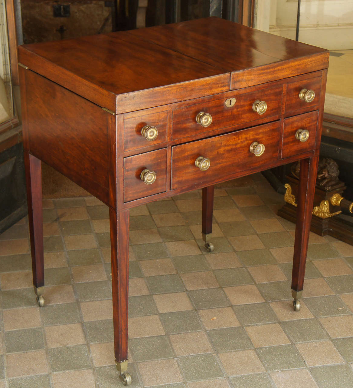 Made from long grain mahogany and plum pudding mahogany timbers this fine small dressing George III dressing table was a must for any man concerned with  social status.  In the 1780's appearance was the first outward sign of ones class level and an