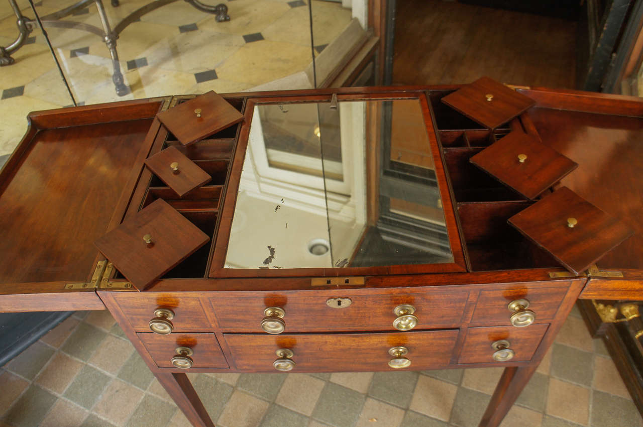 18th Century and Earlier George III Period Mahogany Gentelmans DressingTable