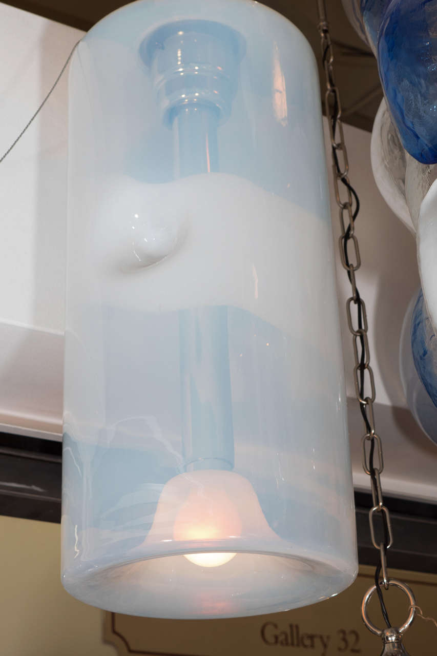 Mid-Century Modern Lampe à suspension italienne en verre opalin des années 1970 par Sothis en vente