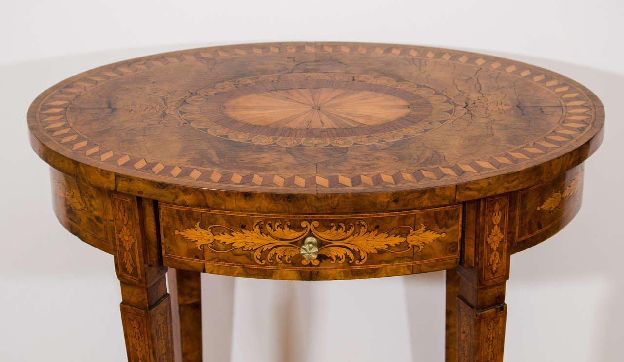 Very Fine Quality 19th Century Marquetry Inlaid English Table In Good Condition In New York, NY