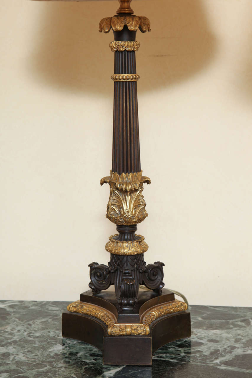 Coppia di lampade a candelabro in bronzo e Ormolu di Charles X In condizioni ottime in vendita a New York, NY