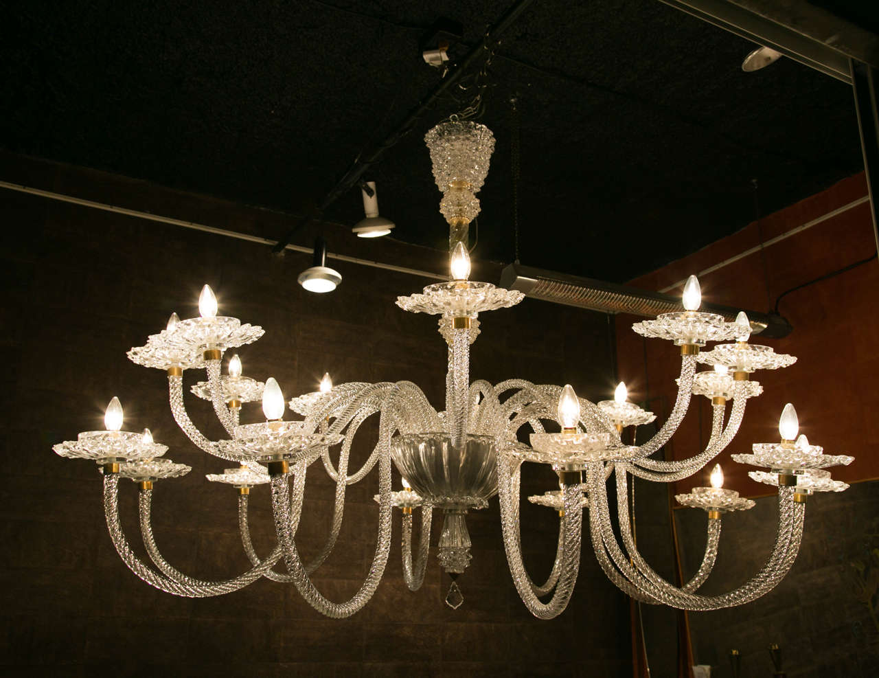 Monumental Murano blown glass chandelier.
20 lights.
The central support, bowls and bobeches are in faceted glass.
Two levels.
Perfect condition.
Rewired.

Italy, 1940.