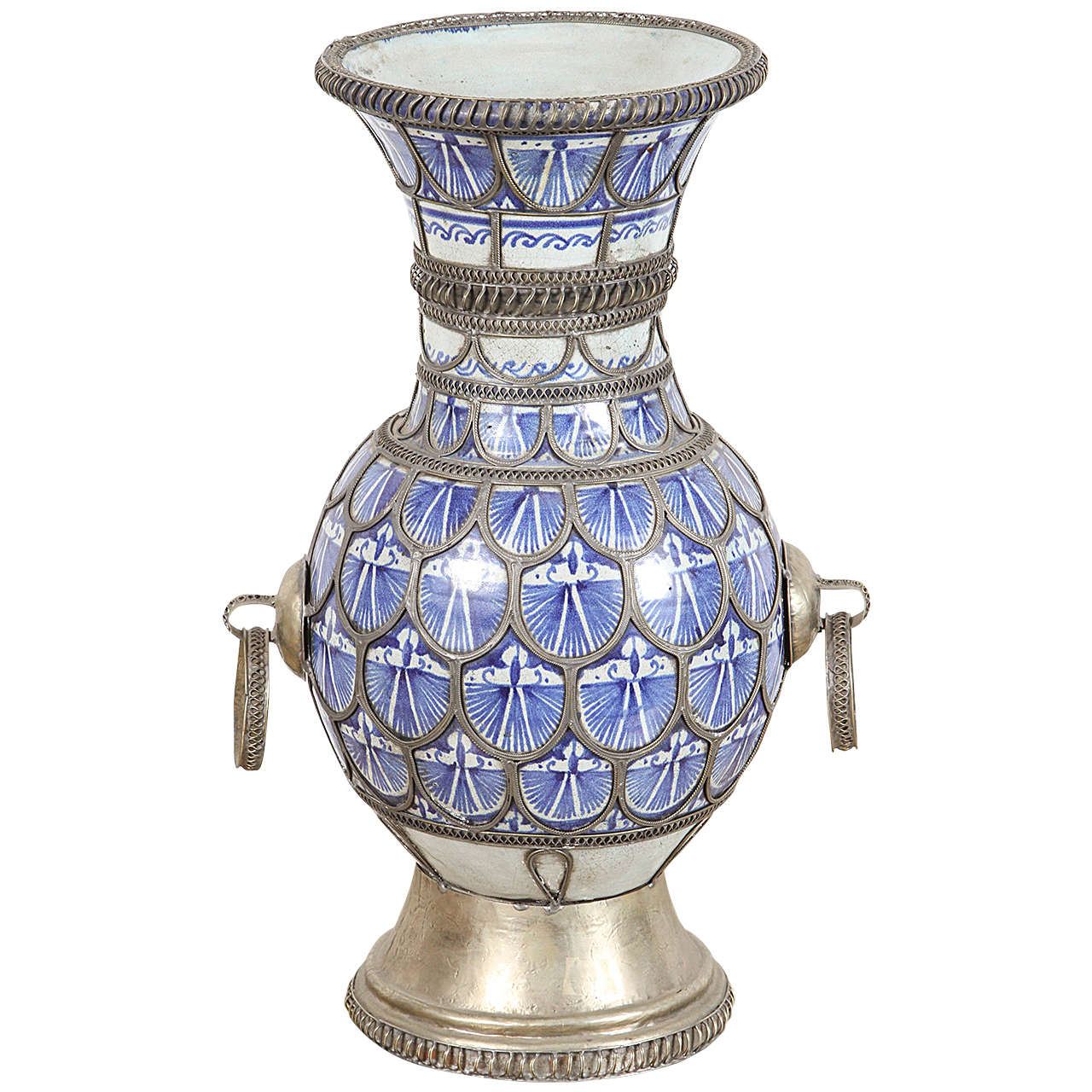 Antike maurische  Keramikvase aus Fez in Blau und Weiß mit filigranem Silber