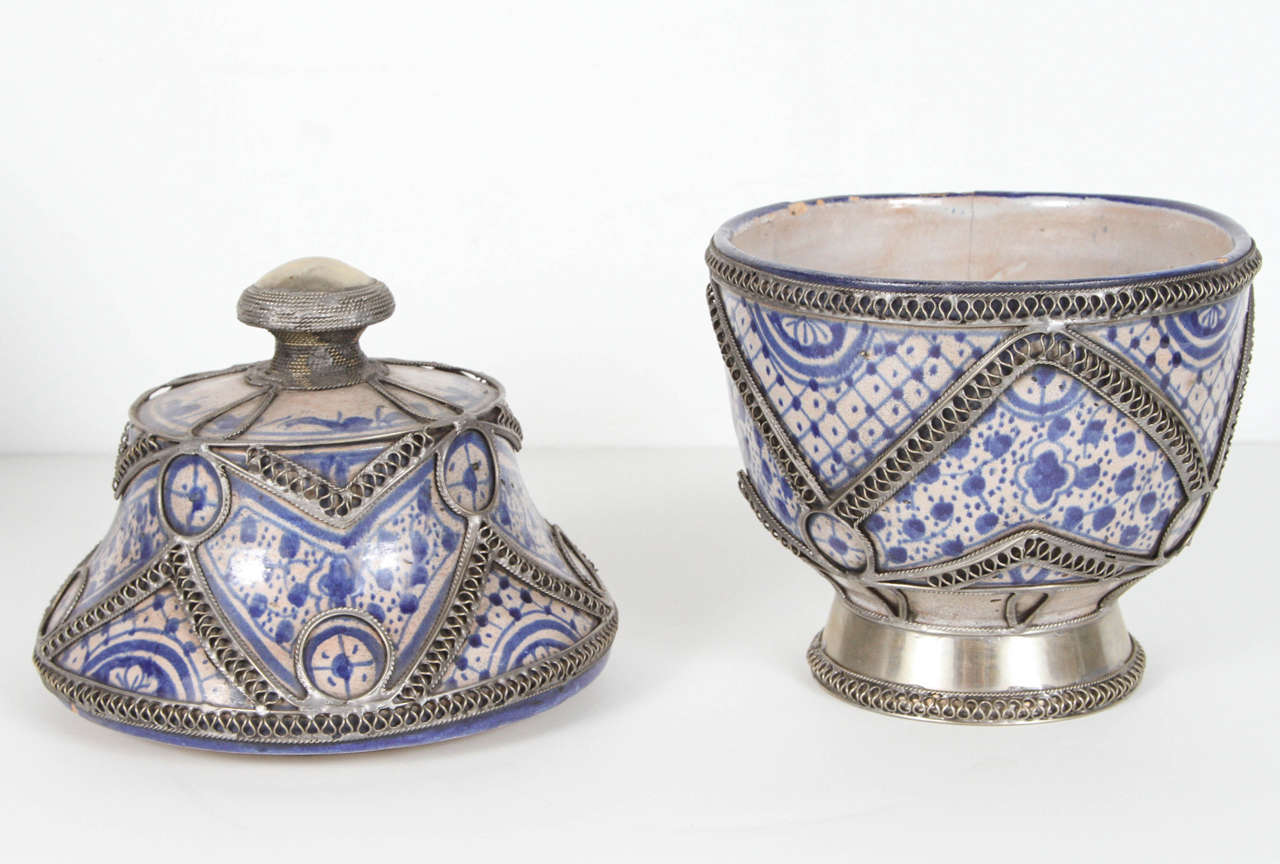 Pair of Moroccan Antique Urns from Fez In Good Condition In North Hollywood, CA