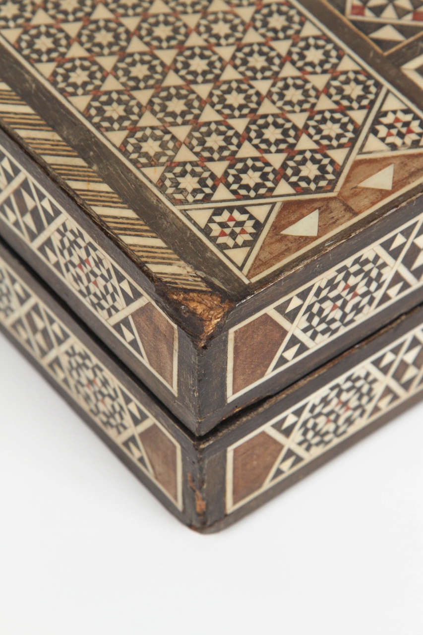 Fine Syrian Inlaid Mosaic Backgammon Wooden Box In Good Condition In North Hollywood, CA