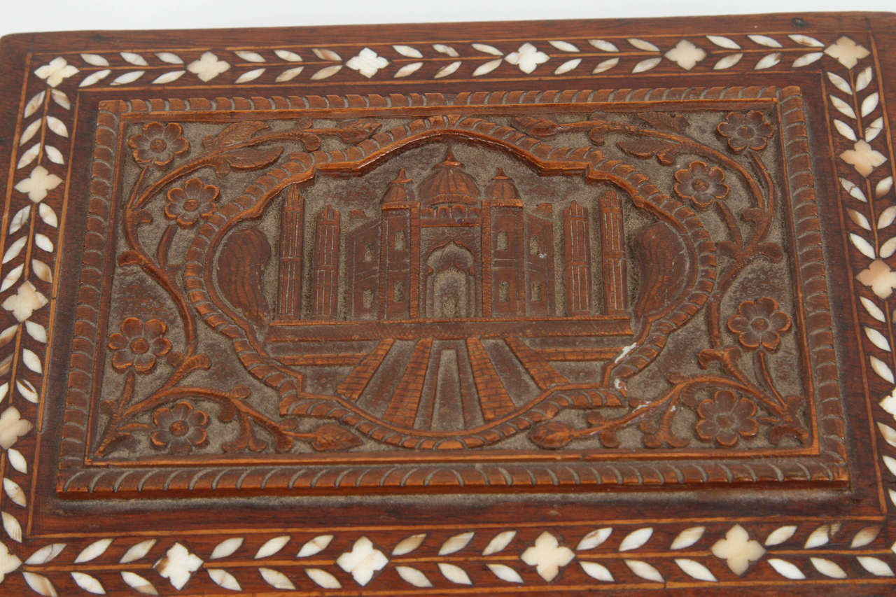 Sculpté à la main Boîte moghol anglo-indienne du 19ème siècle en vente