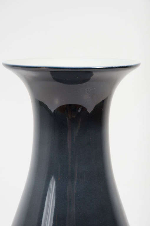 Mid-Century Modern Italian Deep Blue Urn Shaped Porcelain Vase by Richard Ginori For Sale
