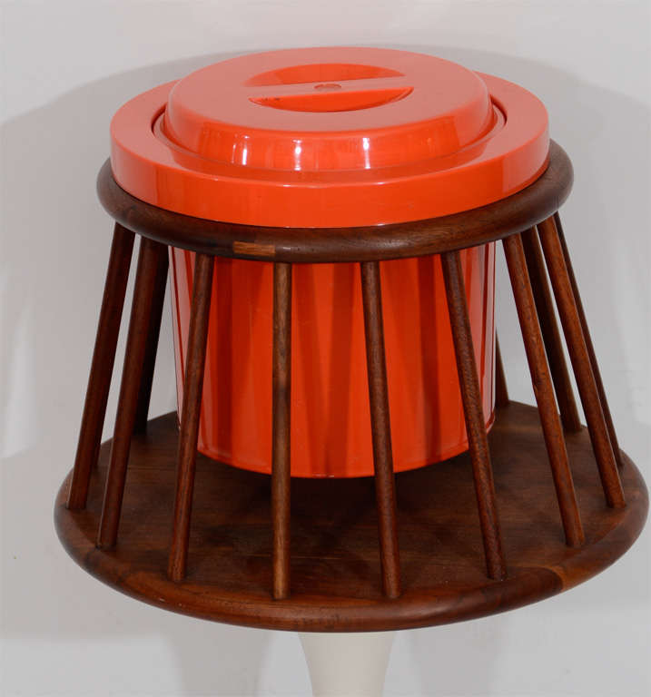 American Mod Standing Ice Bucket by Arthur Umanoff For Sale