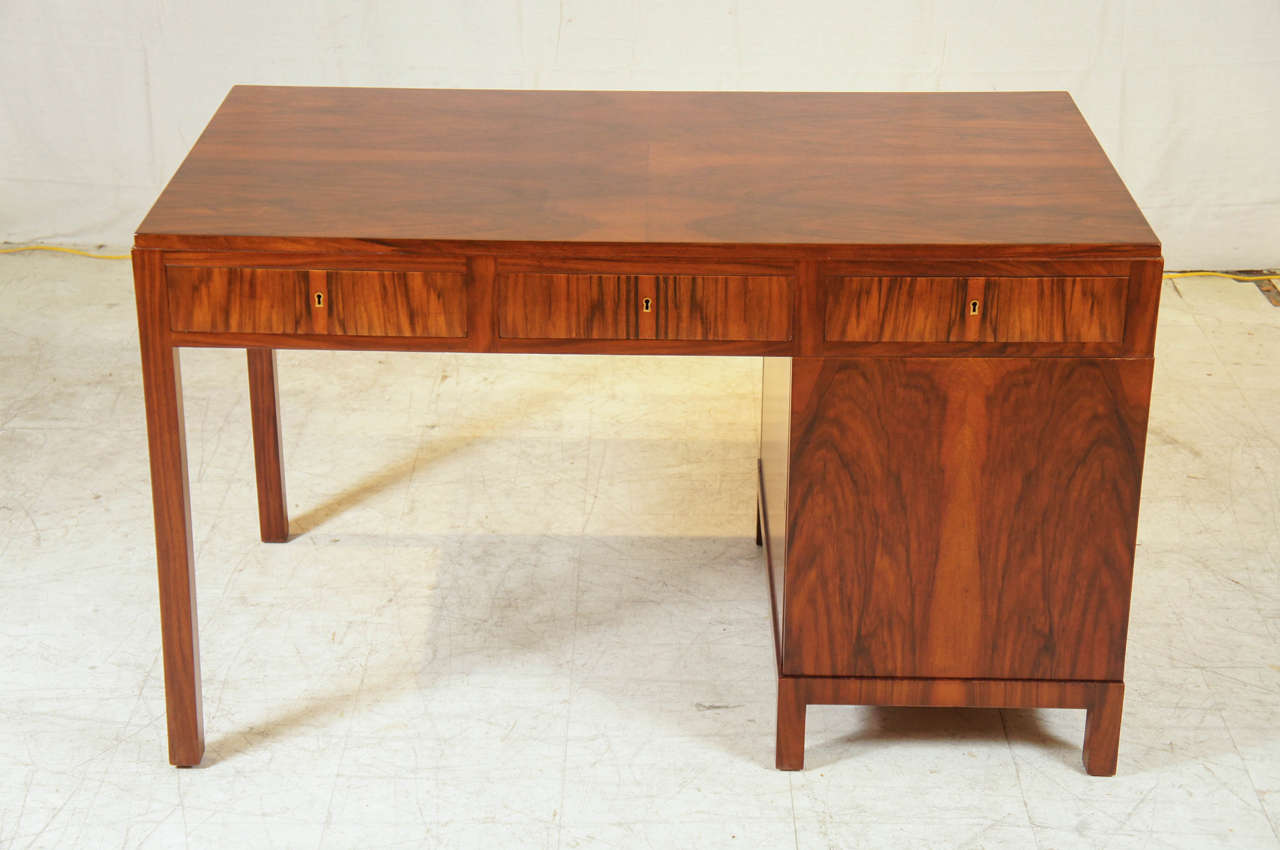 Danish modern single pedestal desk in highly figured rosewood with three drawers in pedestal and three drawers along the top.
Attributed to Fritz Henningsen.