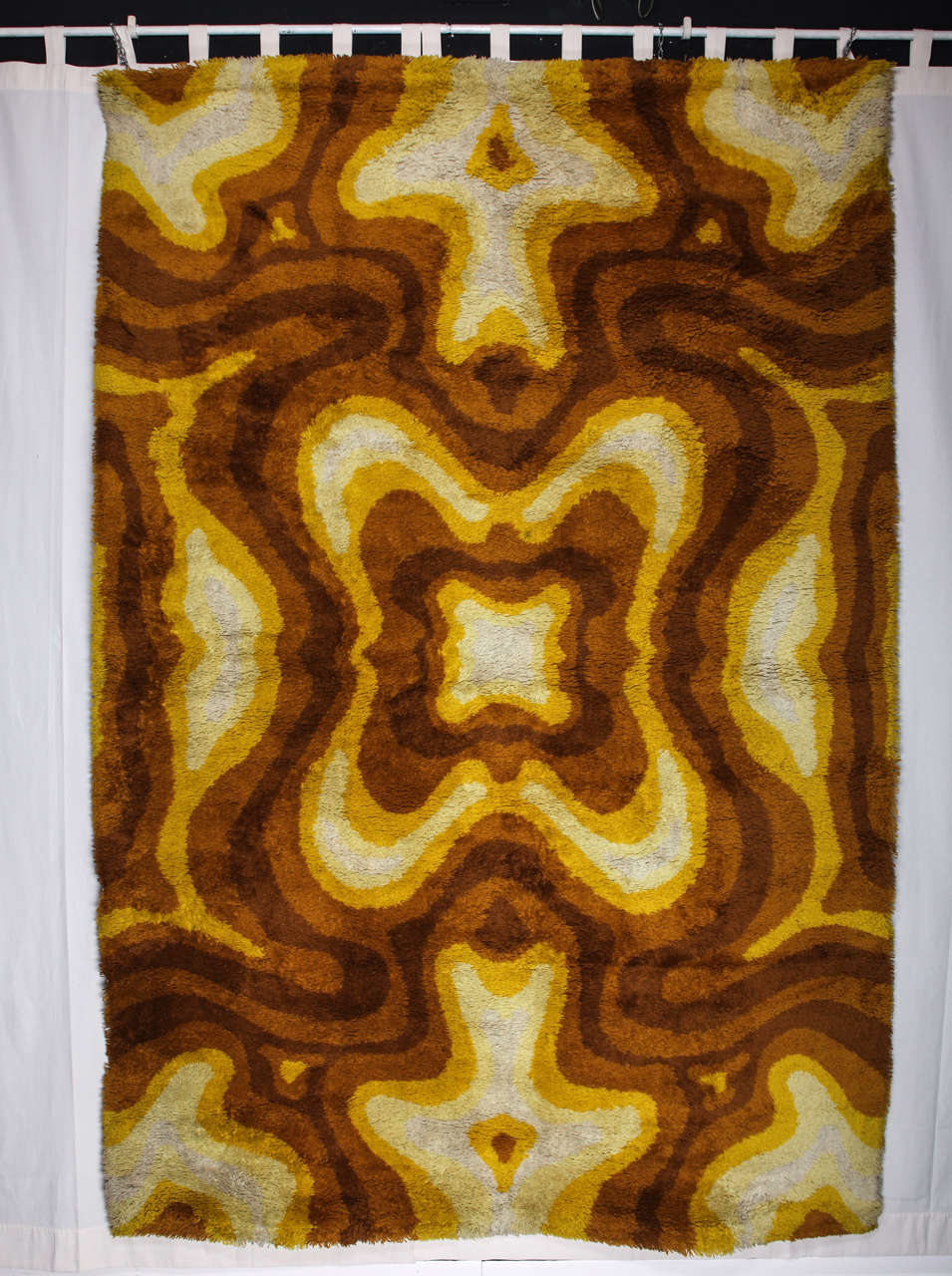 A powerfull and attractive rug. Beige field with round and wavering shapes in a vivid palette of orange and yellow, long hair. This original Dutch carpet of the 70's, with a thick hair and a 