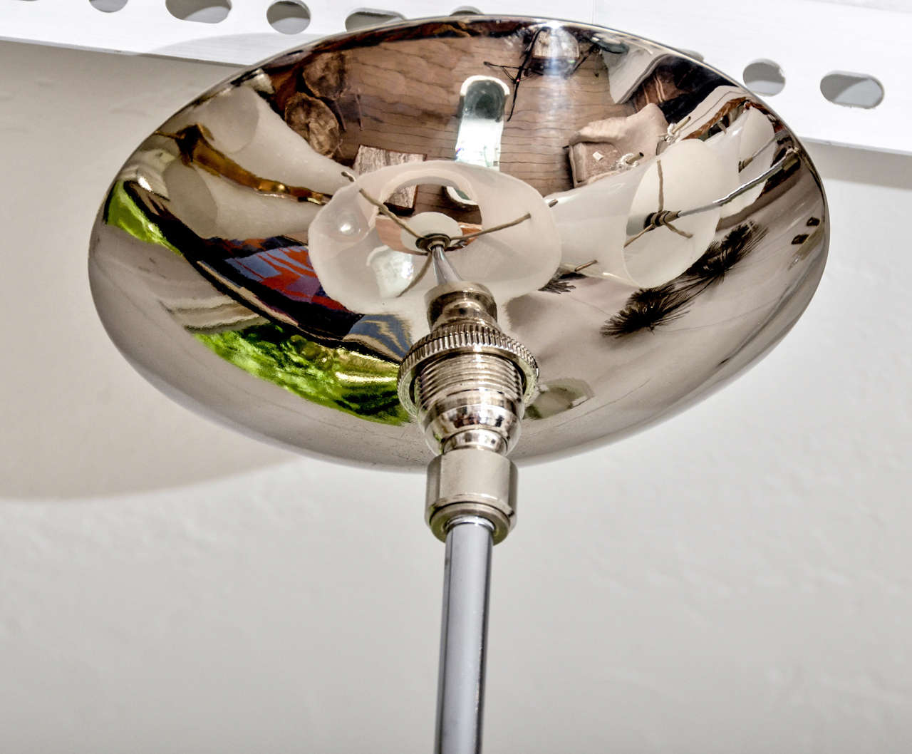 Mid-Century Modern Lampe à suspension tube en plexi blanc en vente