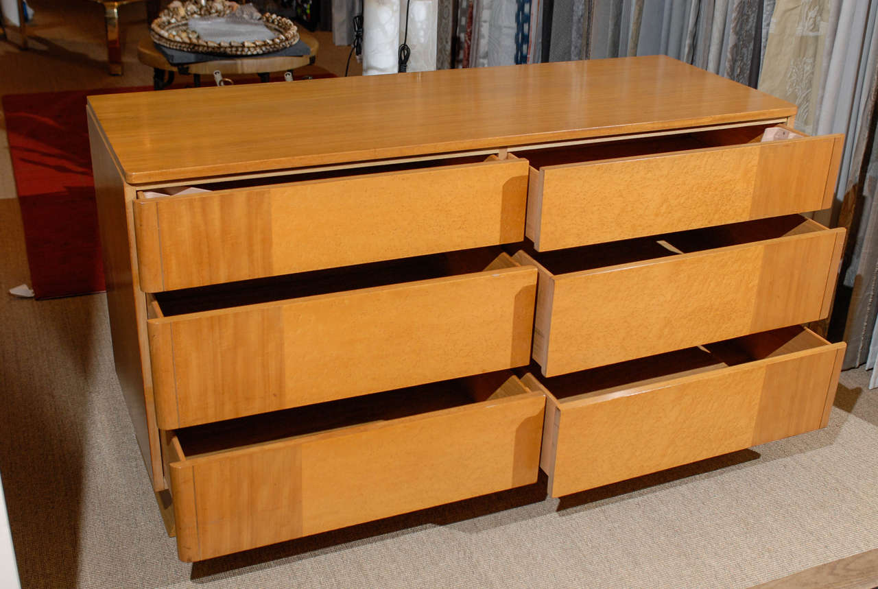 Mid-Century Modern Gorgeous Rway Six-Drawer Chest in Blonde Mahogany and Bird's-Eye Maple For Sale