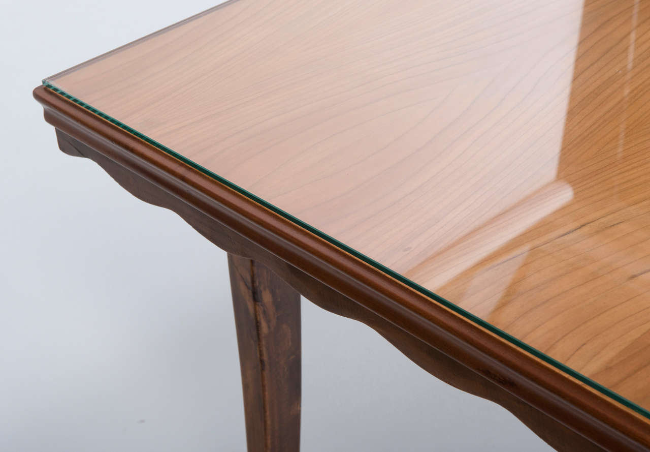 Mid-20th Century Walnut Dining Table in the Style of Paolo Buffa